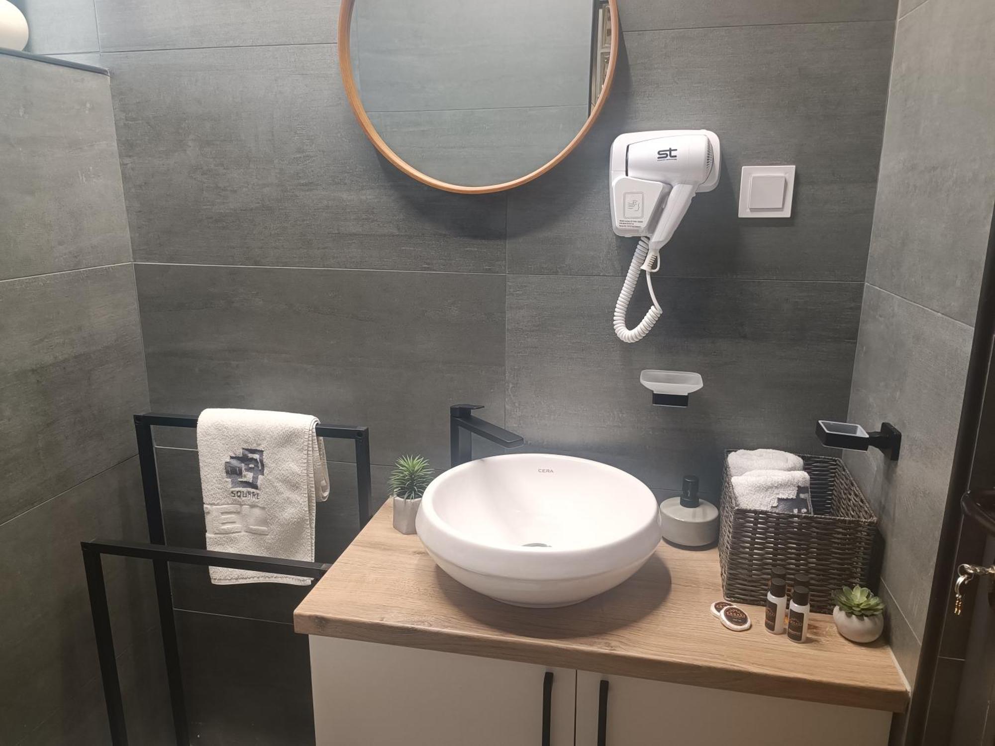 Square Luxury